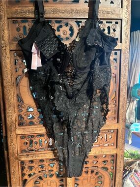 Savage x fenty black lace bodysuit